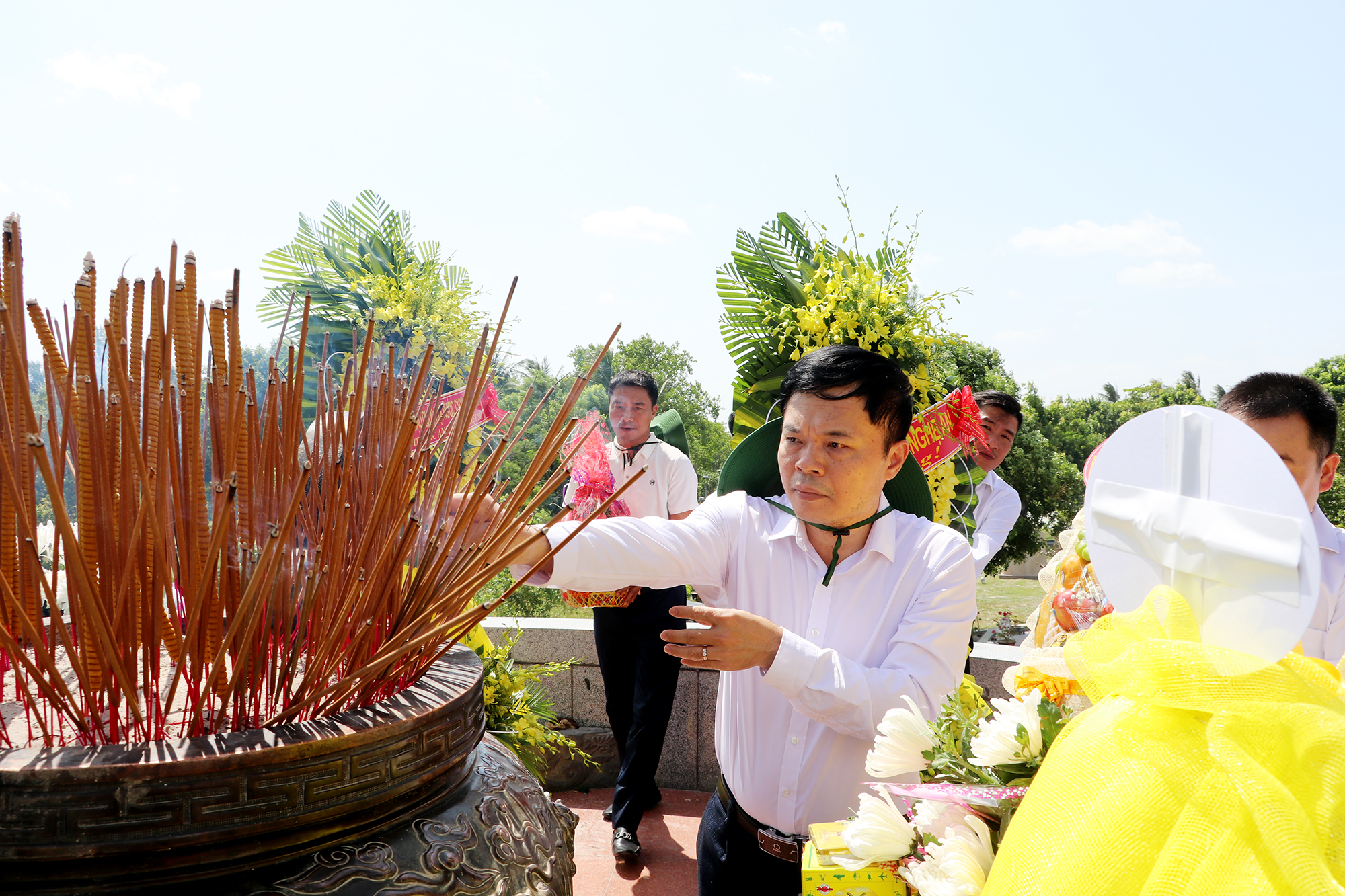 Anh-tin-bai
